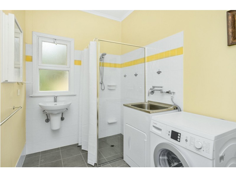 3 Dorset Ave, Victor Harbor SA 5211