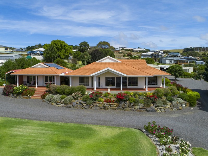 69 Whalers Road,, Encounter Bay SA 5211