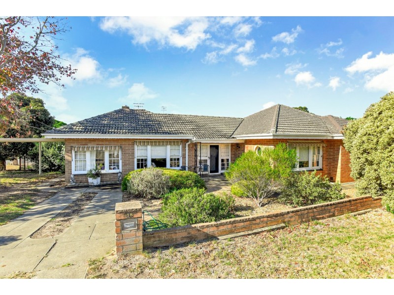 18 Riverview Road, Victor Harbor SA 5211