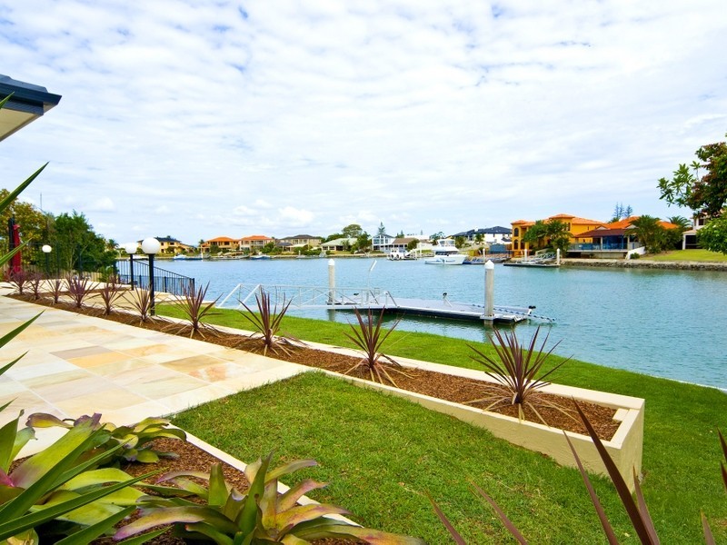 38 Raby Bay Boulevard, Raby Bay QLD 4163