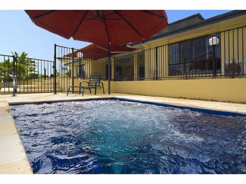 38 Raby Bay Boulevard, Raby Bay QLD 4163