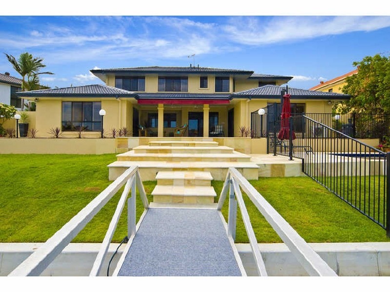 38 Raby Bay Boulevard, Raby Bay QLD 4163