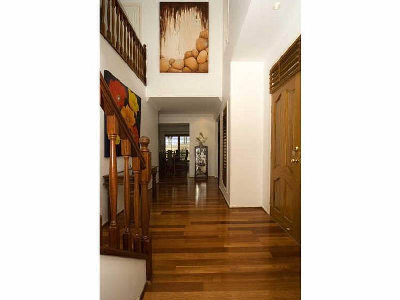 38 Raby Bay Boulevard, Raby Bay QLD 4163