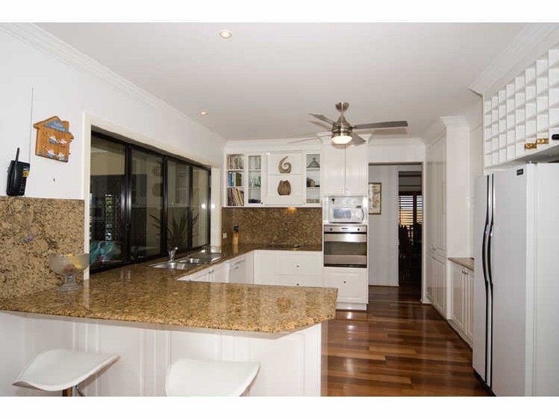 38 Raby Bay Boulevard, Raby Bay QLD 4163