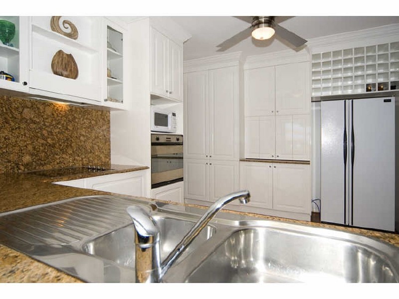 38 Raby Bay Boulevard, Raby Bay QLD 4163