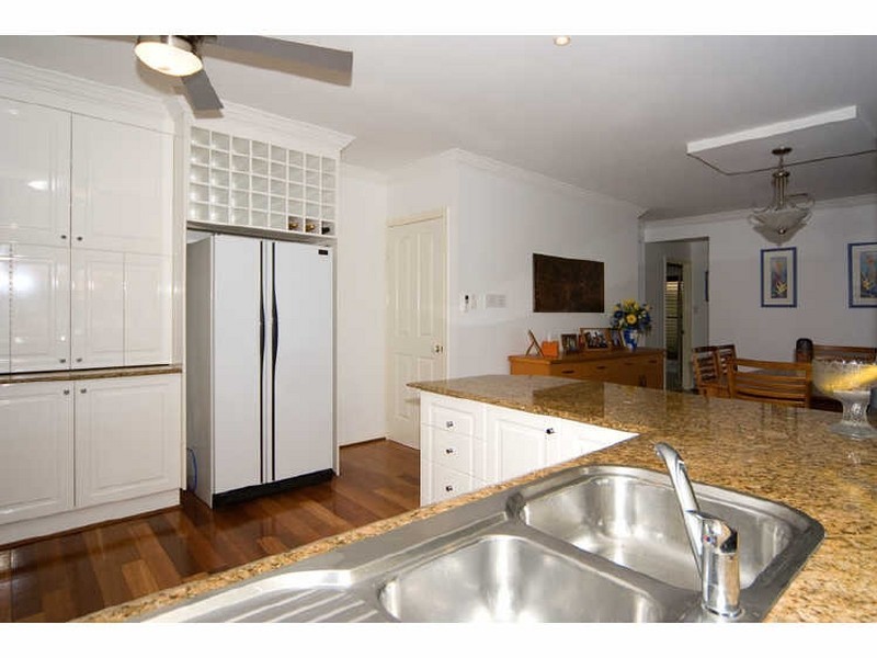 38 Raby Bay Boulevard, Raby Bay QLD 4163