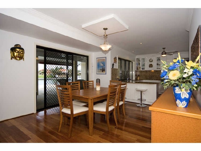 38 Raby Bay Boulevard, Raby Bay QLD 4163