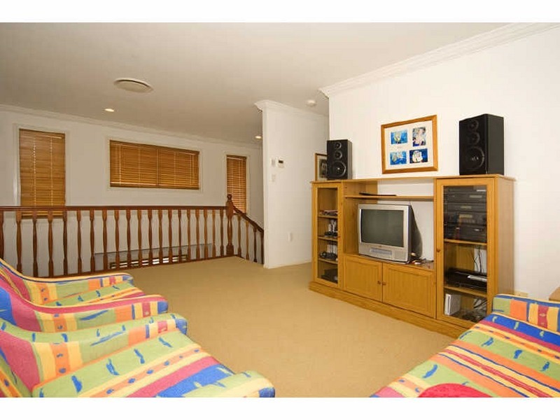 38 Raby Bay Boulevard, Raby Bay QLD 4163