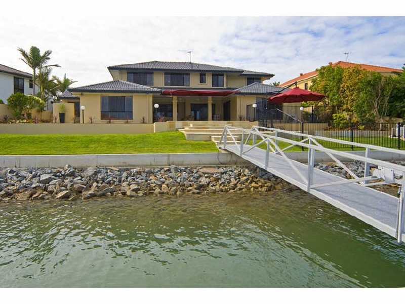38 Raby Bay Boulevard, Raby Bay QLD 4163