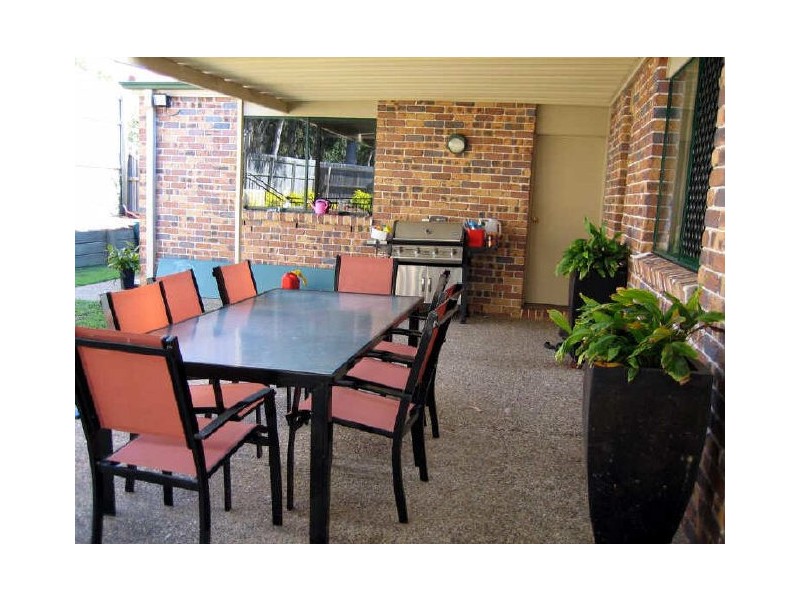 2 Flowers Street, Alexandra Hills QLD 4161