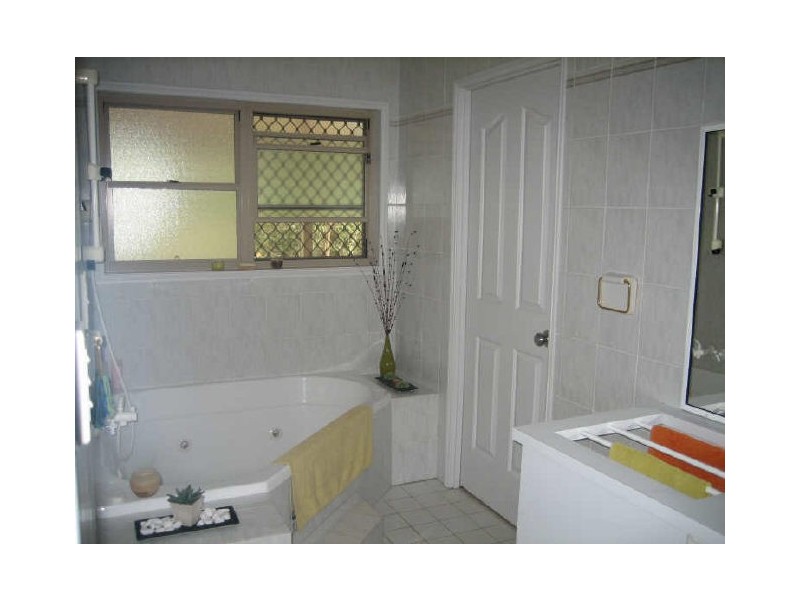 98 Sunshine Drive, Cleveland QLD 4163