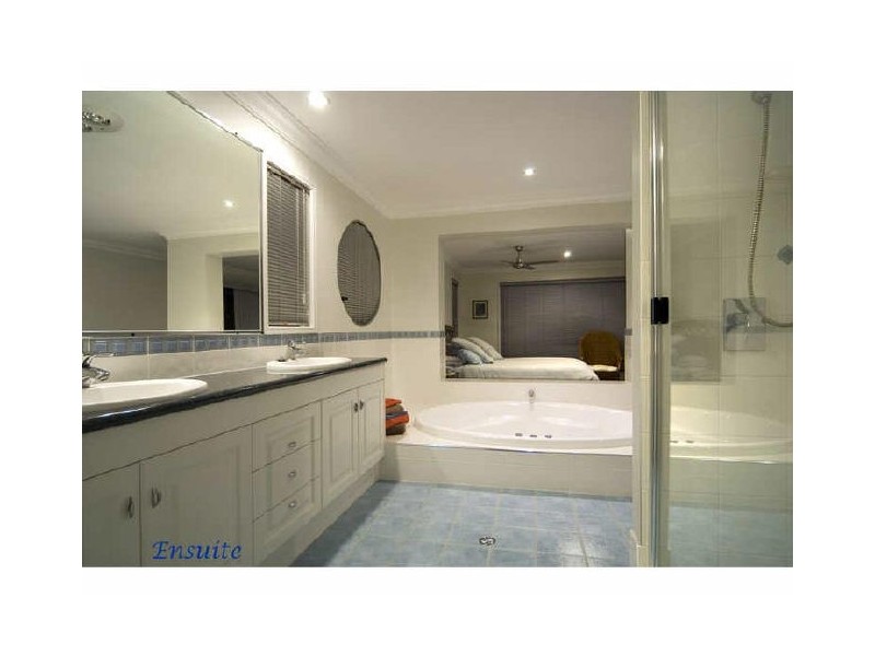 111 School Of Arts Road, Redland Bay QLD 4165