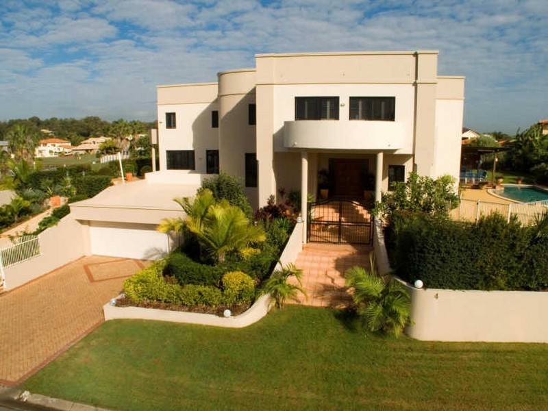 4 Mainsail Street, Birkdale QLD 4159