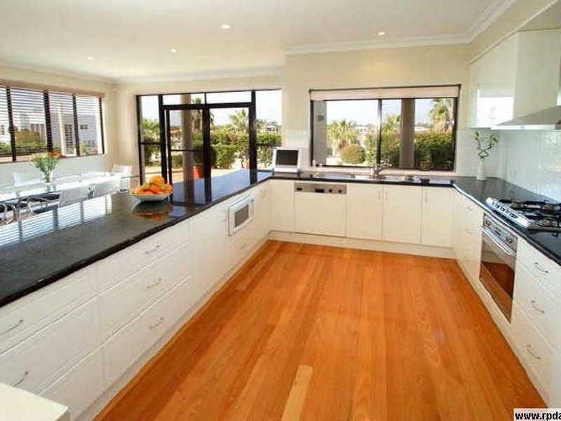 4 Mainsail Street, Birkdale QLD 4159