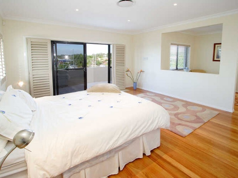 4 Mainsail Street, Birkdale QLD 4159