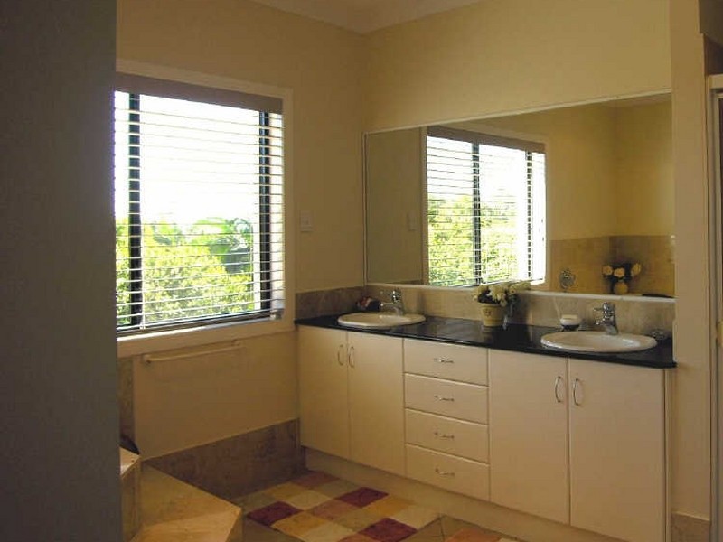 4 Mainsail Street, Birkdale QLD 4159