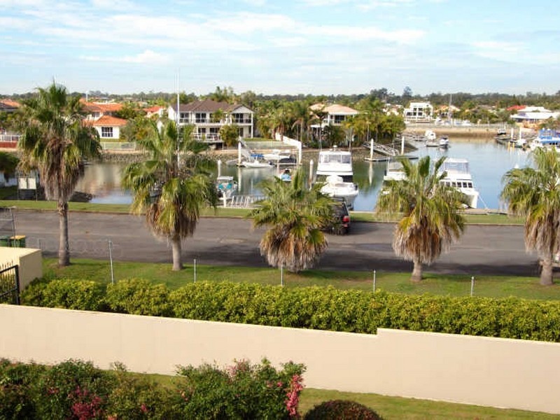 4 Mainsail Street, Birkdale QLD 4159