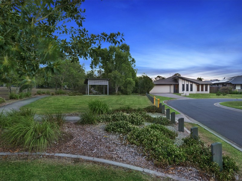 56 Higgs Circuit, Wynnum West QLD 4178