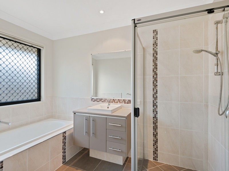 56 Higgs Circuit, Wynnum West QLD 4178