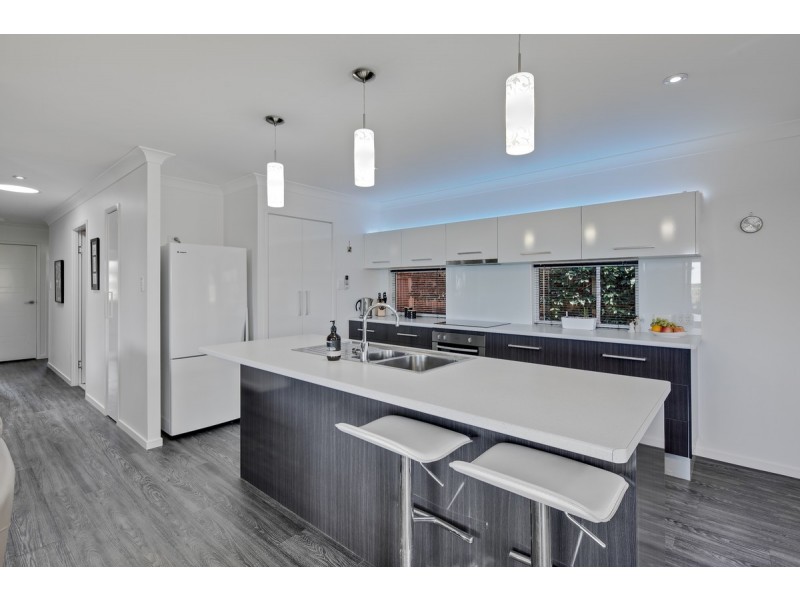 17 Pear Street, Redland Bay QLD 4165