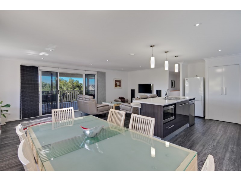 17 Pear Street, Redland Bay QLD 4165