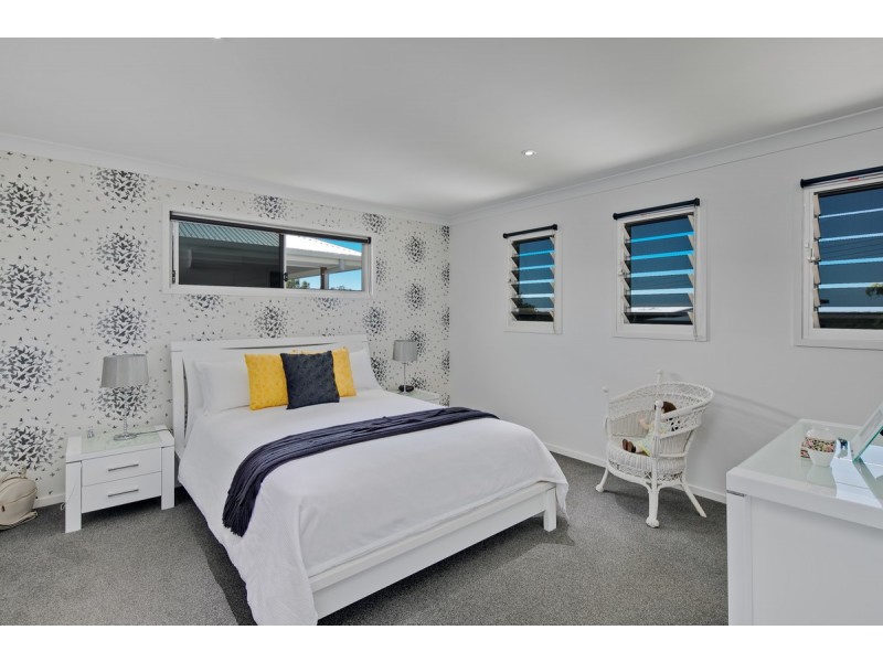 17 Pear Street, Redland Bay QLD 4165