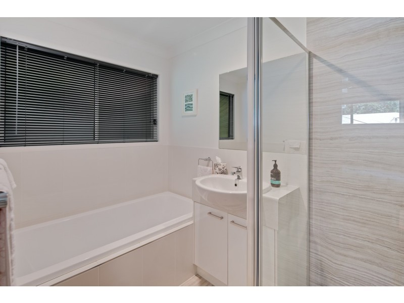 17 Pear Street, Redland Bay QLD 4165