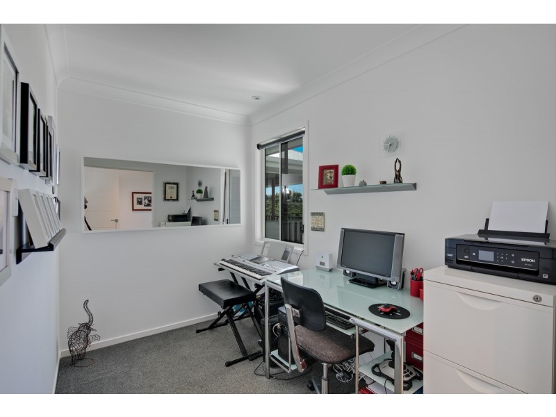 17 Pear Street, Redland Bay QLD 4165