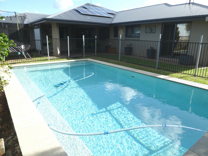 25 Cole St, Redland Bay QLD 4165