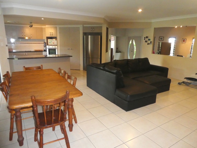 25 Cole St, Redland Bay QLD 4165