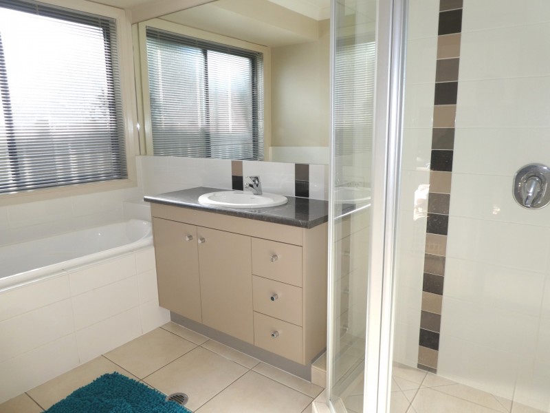 25 Cole St, Redland Bay QLD 4165