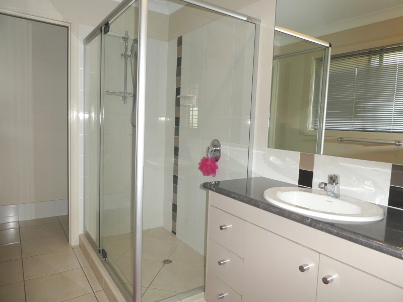 25 Cole St, Redland Bay QLD 4165