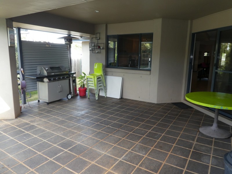 25 Cole St, Redland Bay QLD 4165