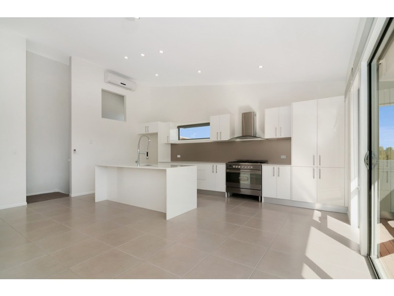 4 Birdie Place, Carbrook QLD 4130