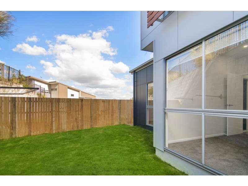 4 Birdie Place, Carbrook QLD 4130