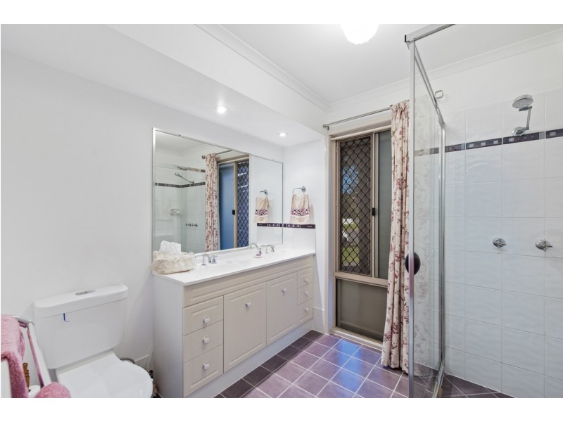 1 Pitman Place, Redland Bay QLD 4165