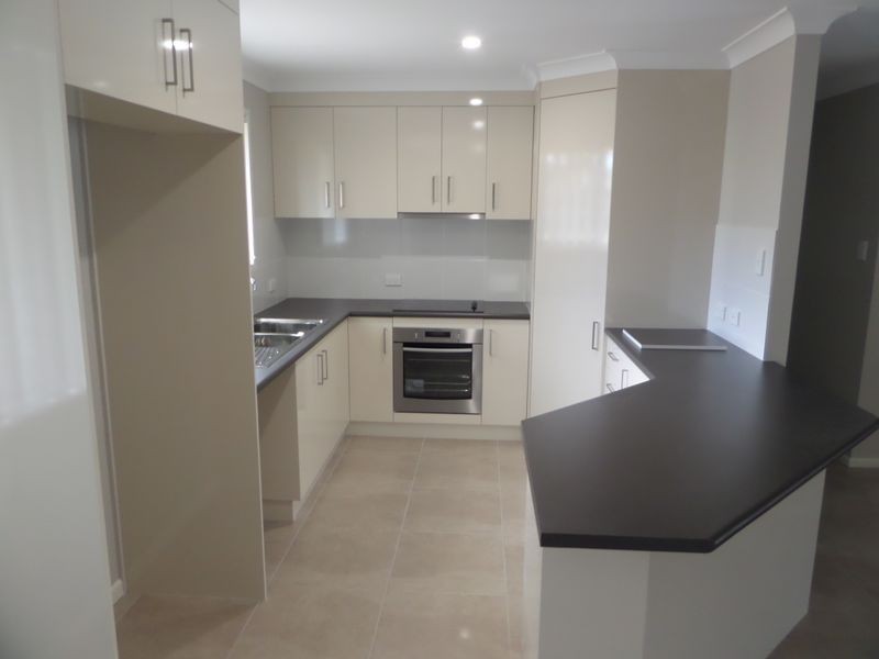 33 Lawn Terrace, Capalaba QLD 4157