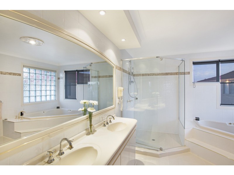 17 Bonaventure Court, Raby Bay QLD 4163