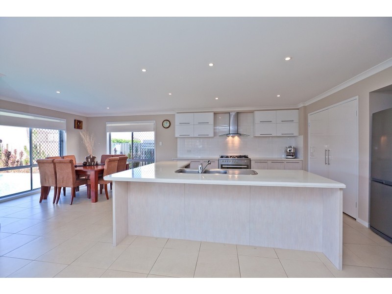 25 Whitby Place, Thornlands QLD 4164