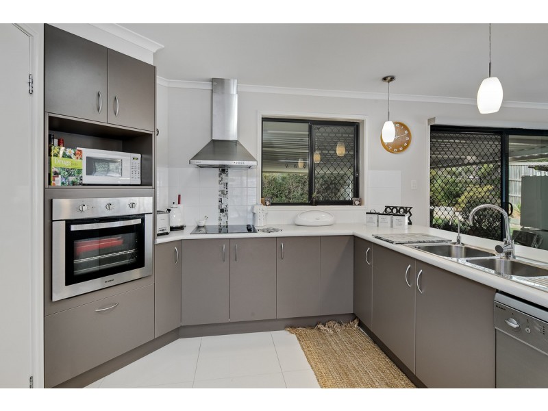 4 Estuary Avenue, Victoria Point QLD 4165