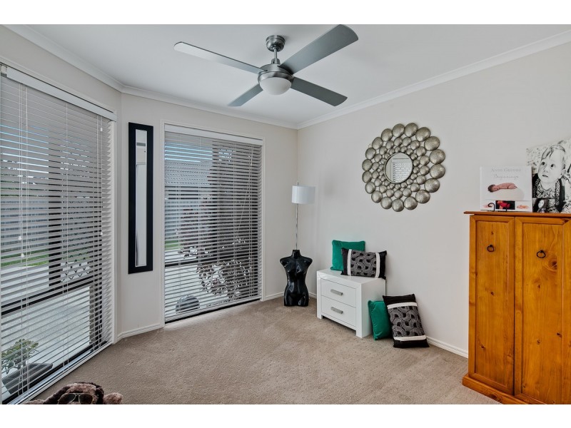 4 Estuary Avenue, Victoria Point QLD 4165