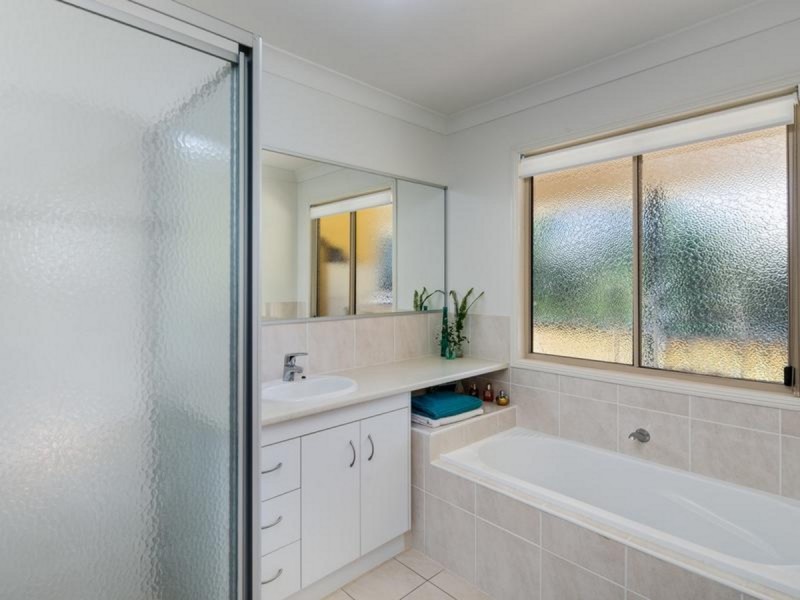 7 Watsonia Street, Redland Bay QLD 4165