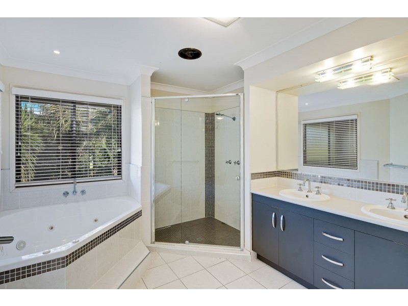 12 Sam Place, Thornlands QLD 4164