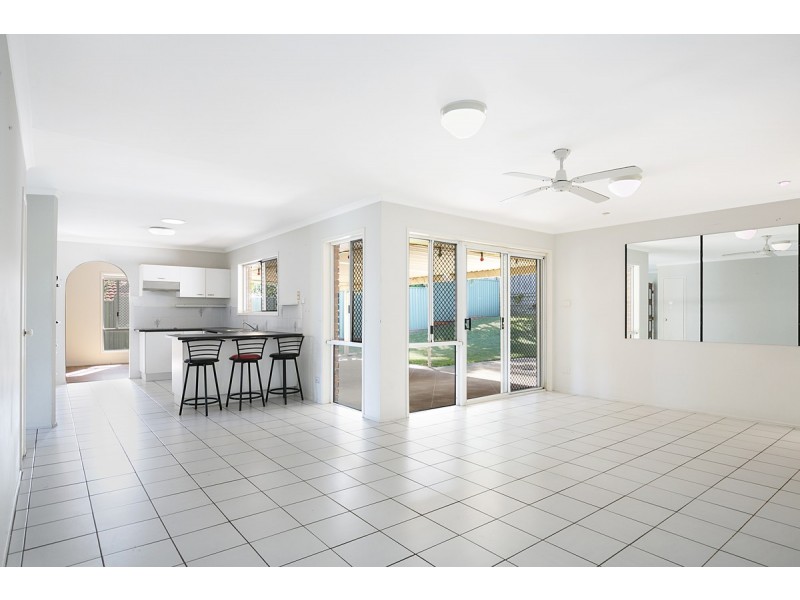 67 Sunshine Drive, Cleveland QLD 4163