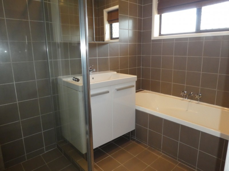 102 Long St, Cleveland QLD 4163