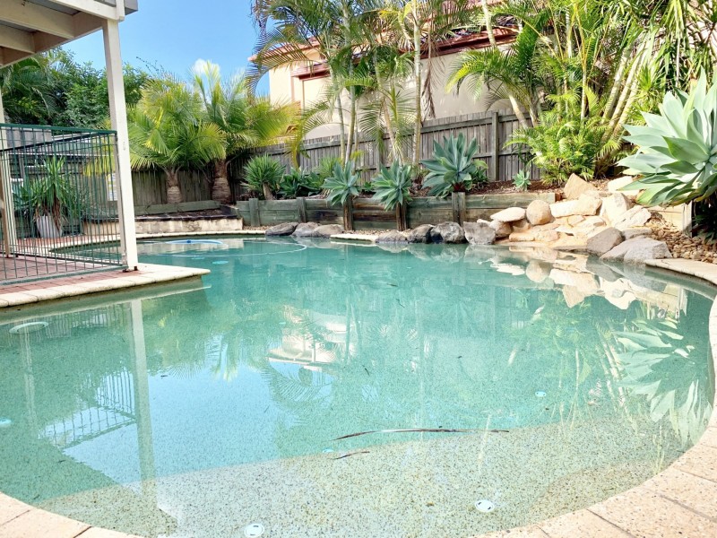 6 Robert Court, Redland Bay QLD 4165