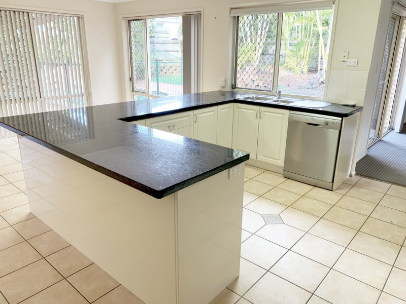 6 Robert Court, Redland Bay QLD 4165