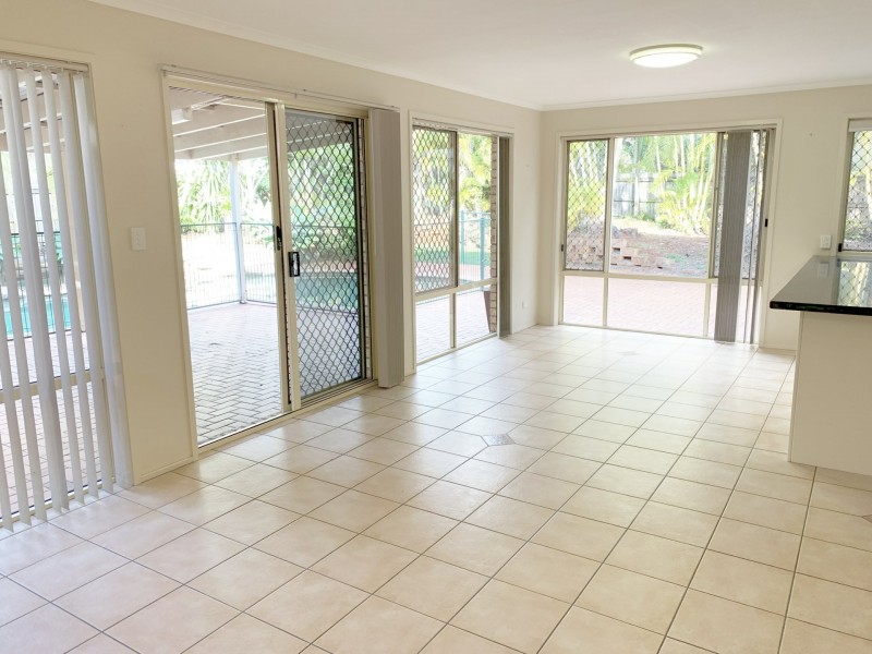 6 Robert Court, Redland Bay QLD 4165