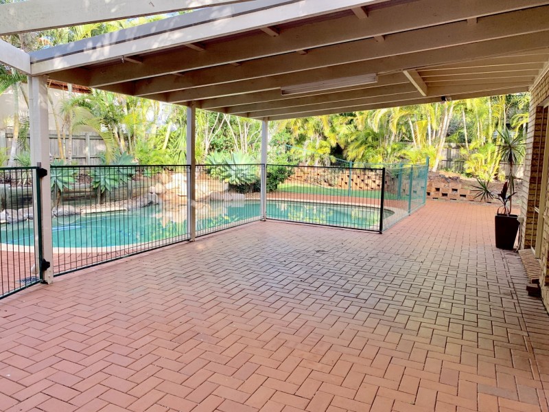 6 Robert Court, Redland Bay QLD 4165