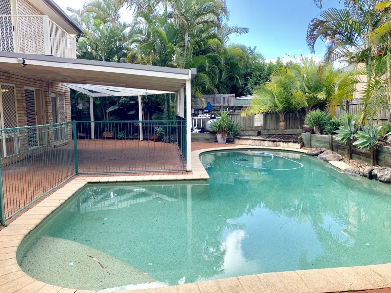 6 Robert Court, Redland Bay QLD 4165